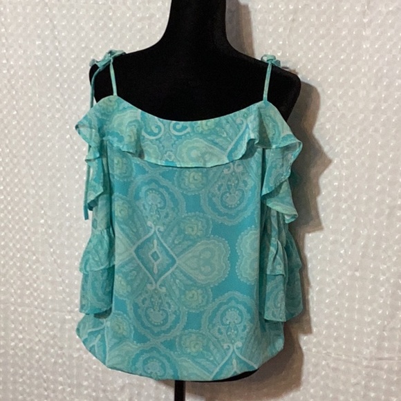 NY&C Cold Shoulder Top - Picture 2 of 7